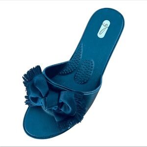 Oka-B Raffi Women’s Black Slide Sandals with Fringe Bow Embellishment Size M/L